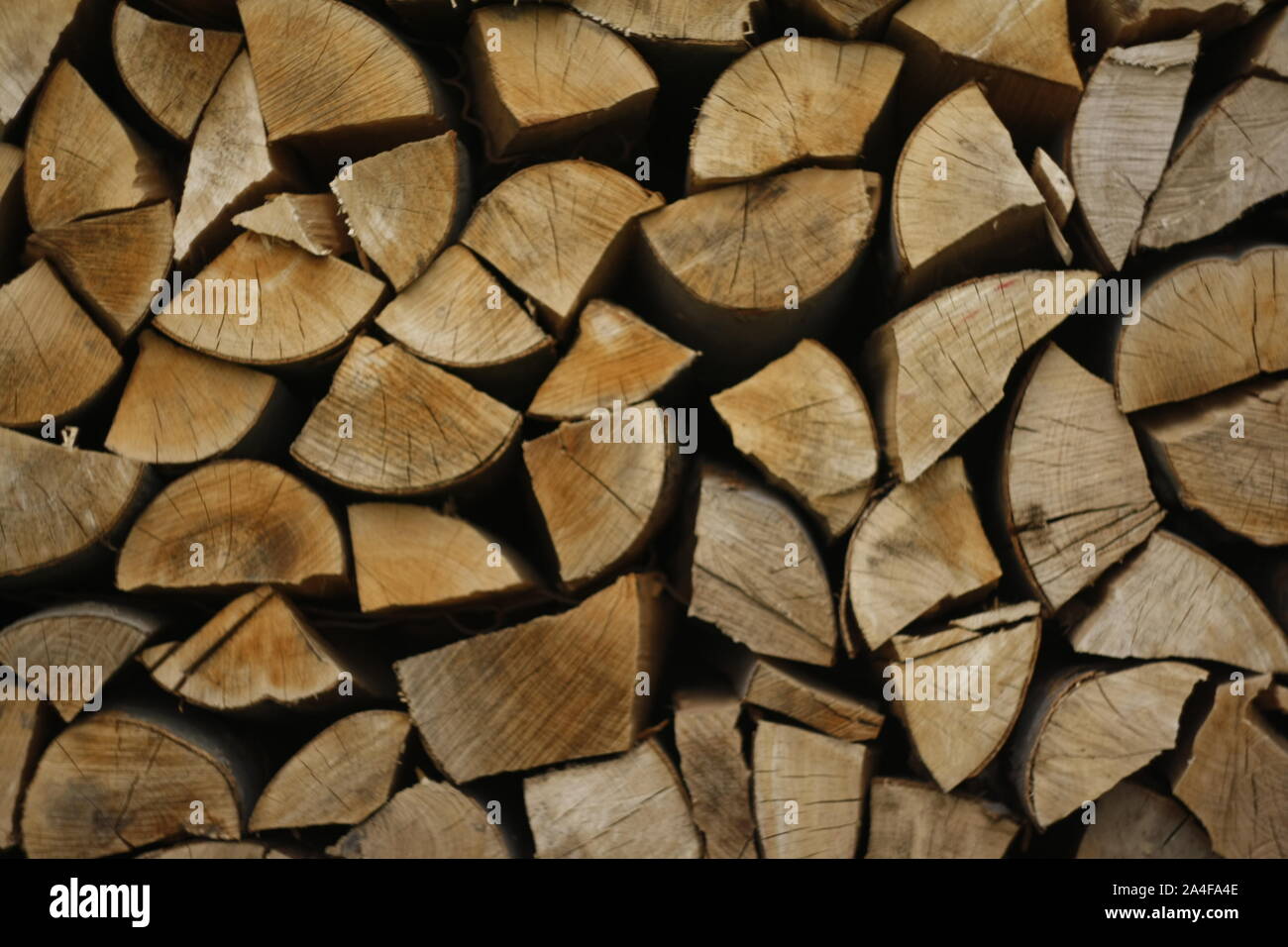 Aufgeschnittenes Holz bereit, verbrannt zu werden. Stockfoto