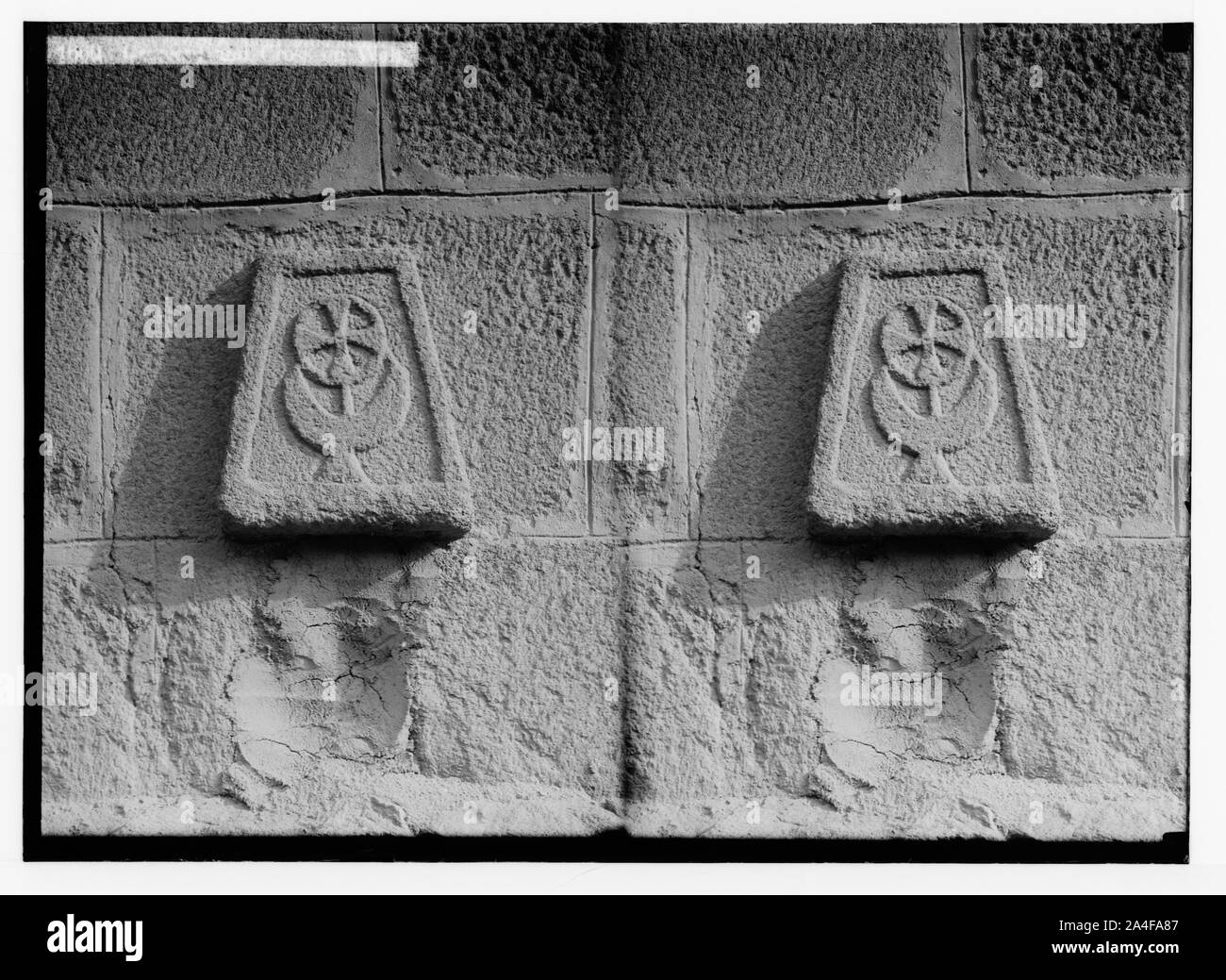 Zum Sinai, über das Rote Meer, Tor, und Wady Hebran. Halbmond und Kreuz an der Wand [Kloster St. Katharina]. Stockfoto
