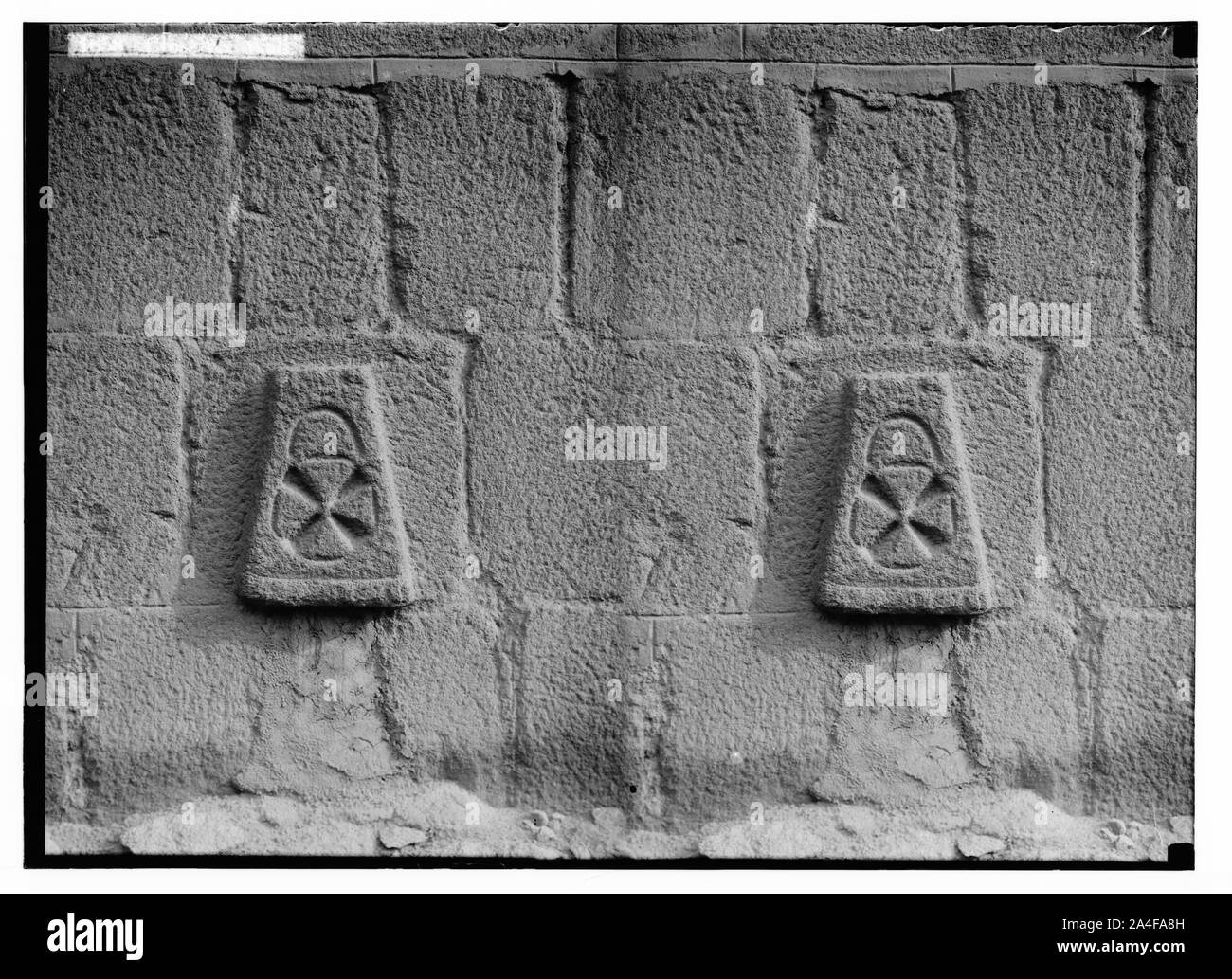 Zum Sinai, über das Rote Meer, Tor, und Wady Hebran. Kreuz an der Wand [Kloster St. Katharina]. Stockfoto
