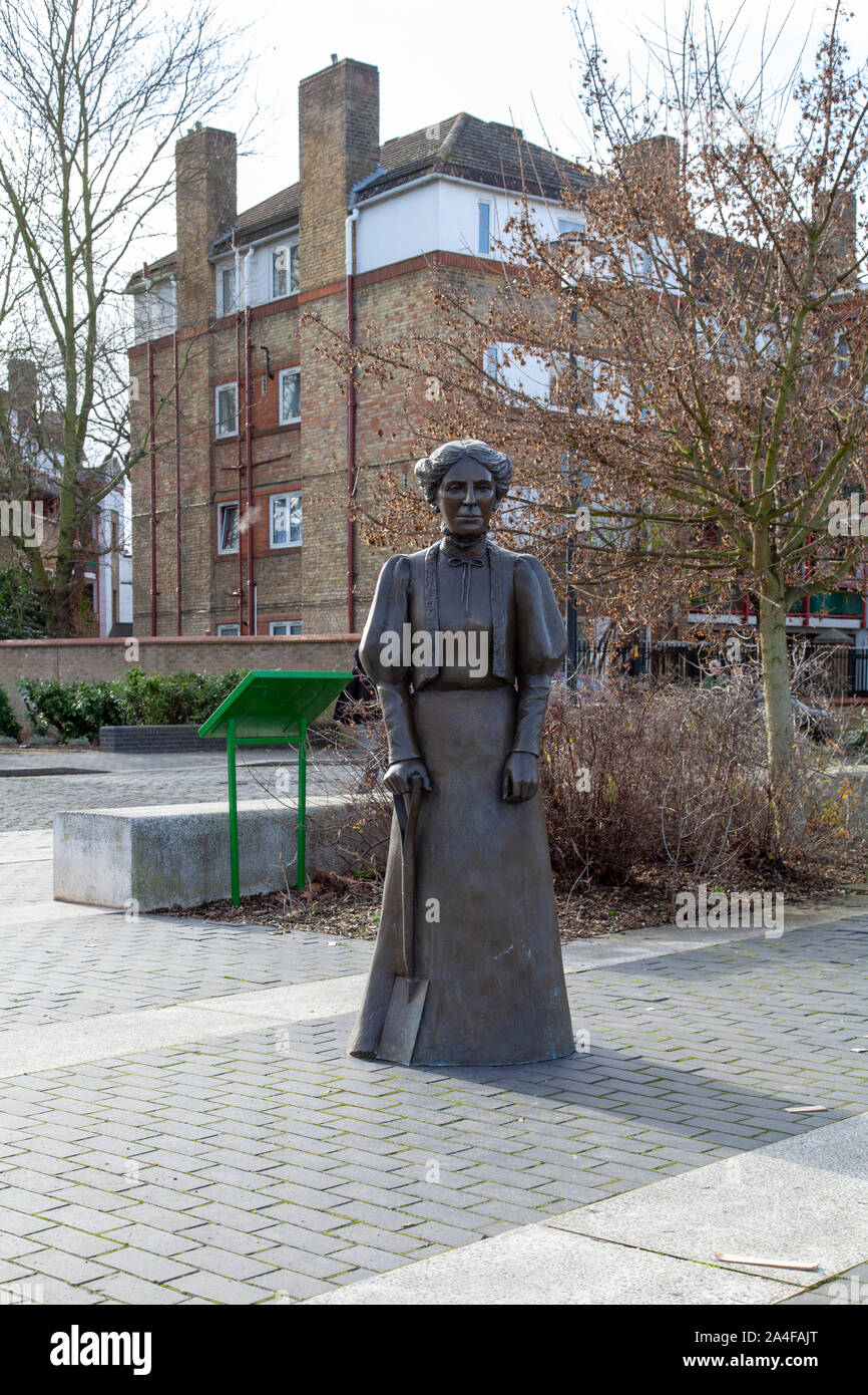 Statue von Ada Salter, ehemaliger Bürgermeister von Bermondsey und merkte Baum Pflanzmaschine Stockfoto