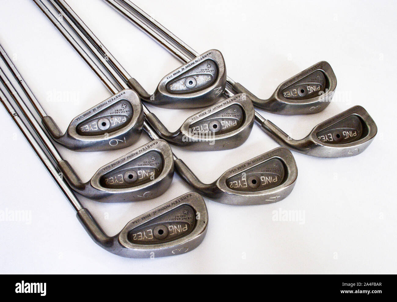 Eine Reihe von Stahl Schaft Ping Augen Golf Irons, 3,4,5,6,7,8,9 und Keil. Alte Golf Clubs. Stockfoto