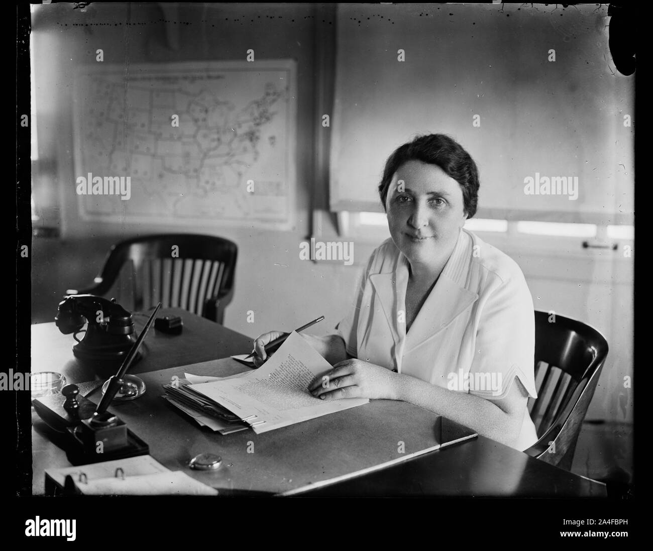 Für den sozialen Zustand im Ausland studieren. Washington, D.C. 12.08.18. Miss Jane Hoey, Direktor, Büro der öffentlichen Unterstützung, und die einzige Frau, die Beamten der Soziale Sicherheit, ist nun nach Europa, wo sie eine Studie über die sozialen Bedingungen für den Vorstand bilden auf dem Weg. Stockfoto