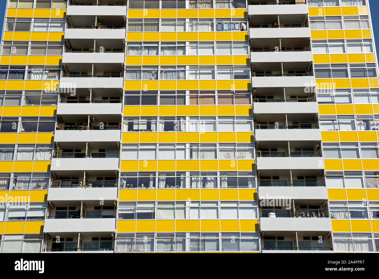 Große Arthur Haus, Abschnitt der gelben und weissen cladded Hochhaus, das Goldene Gässchen, der Londoner City Stockfoto