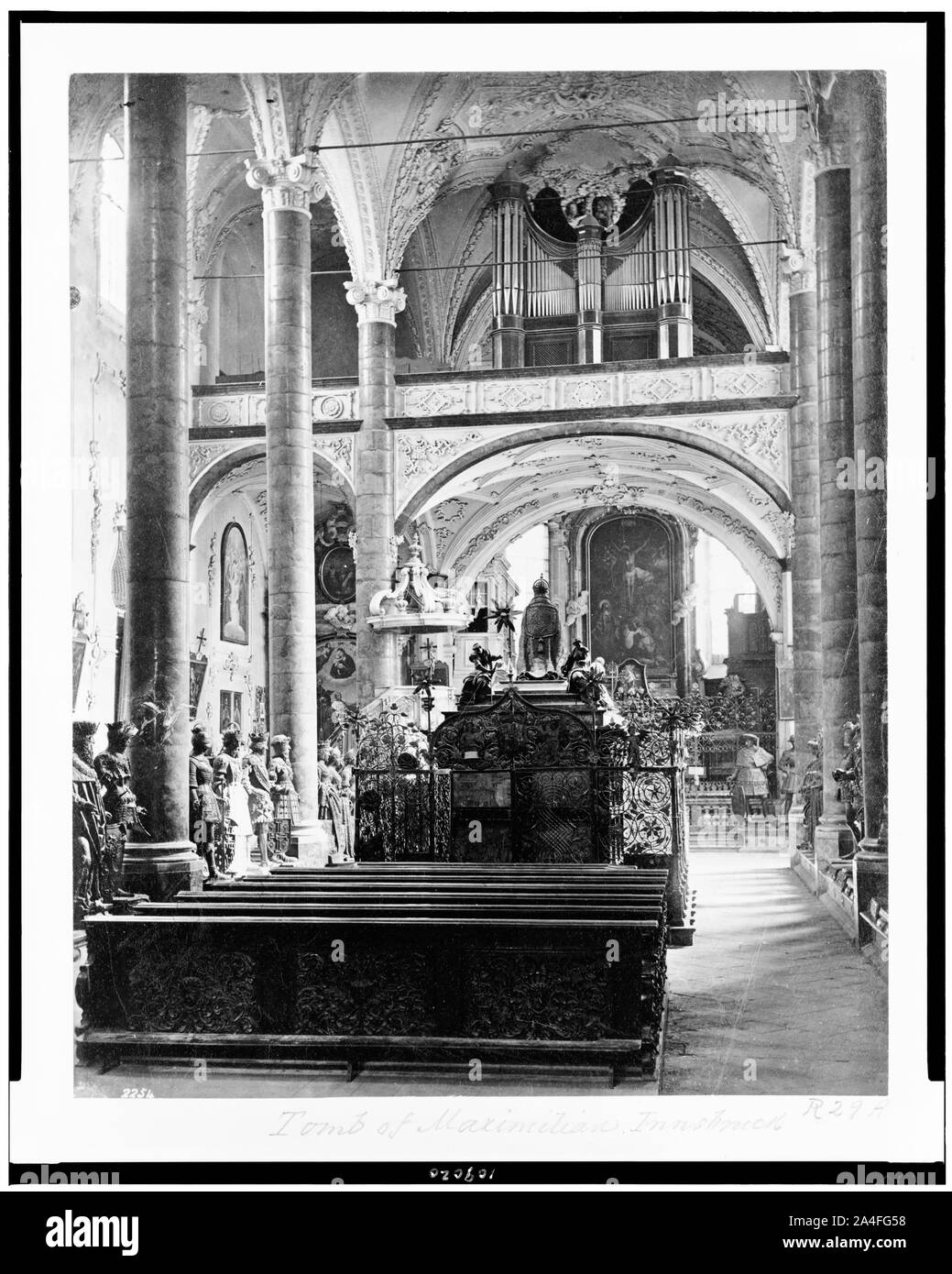 Grab von Maximilian I. in der Hofkirche, Innsbruck, Österreich Stockfoto
