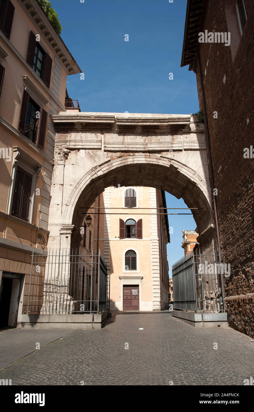 Italien, Rom, serbische Mauern, römischer Bogen des Gallienus Stockfoto