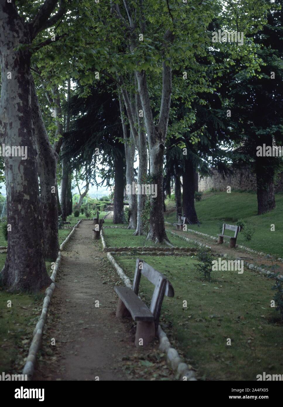 JARDINES. Lage: PALACIO CASTILLO DE LOS CONDES DE OROPESA. Jarandilla de la Vera. CACERES. Spanien. Stockfoto