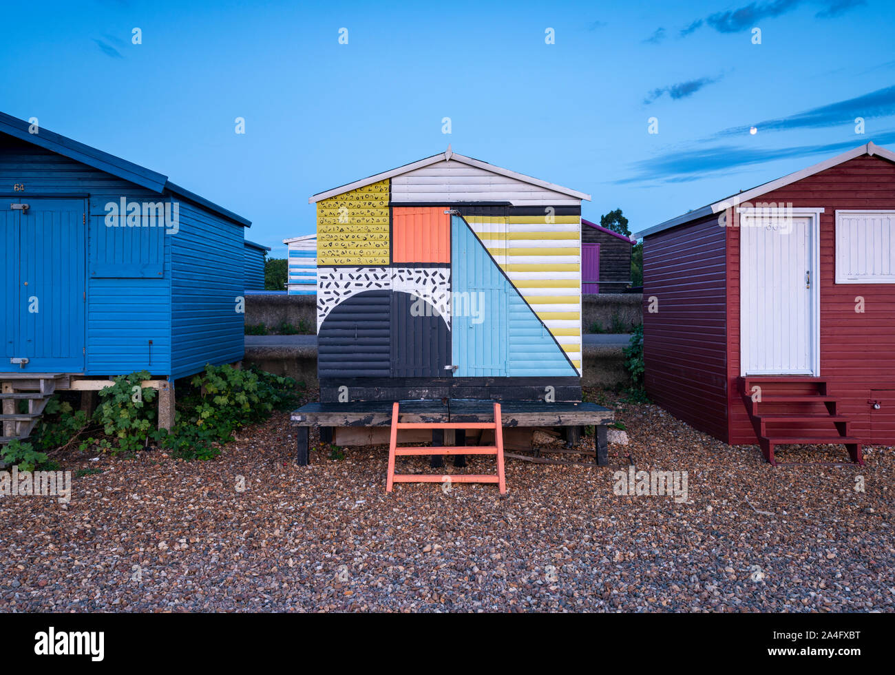 Traditionellen hölzernen Umkleidekabinen am Strand an der nördlichen Küste von Kent in Whitstable. Stockfoto