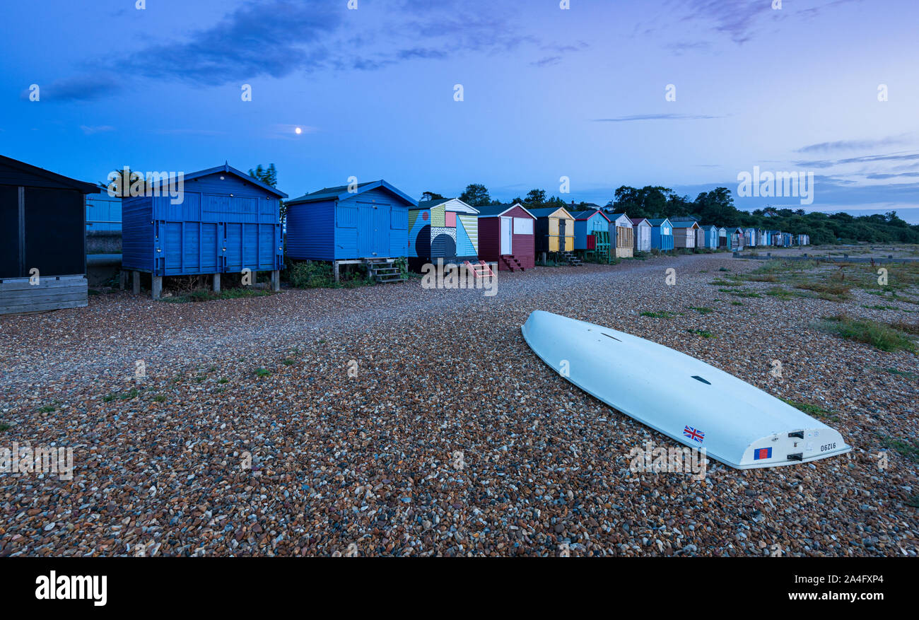 Traditionellen hölzernen Umkleidekabinen am Strand an der nördlichen Küste von Kent in Whitstable. Stockfoto