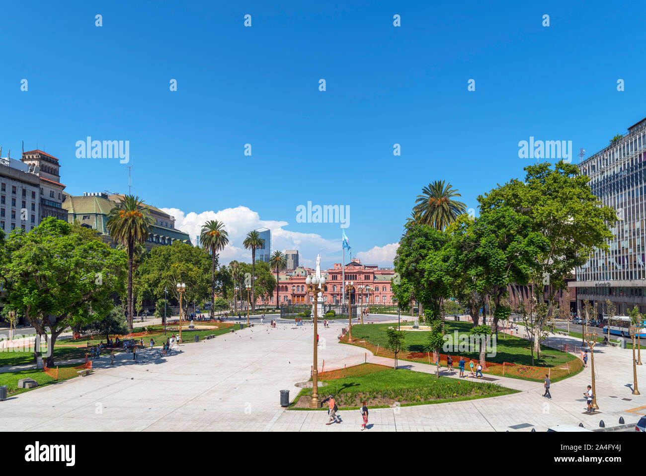 Die Plaza de Mayo auf der Suche nach Casa Rosada (rosa Haus), Buenos Aires, Argentinien Stockfoto