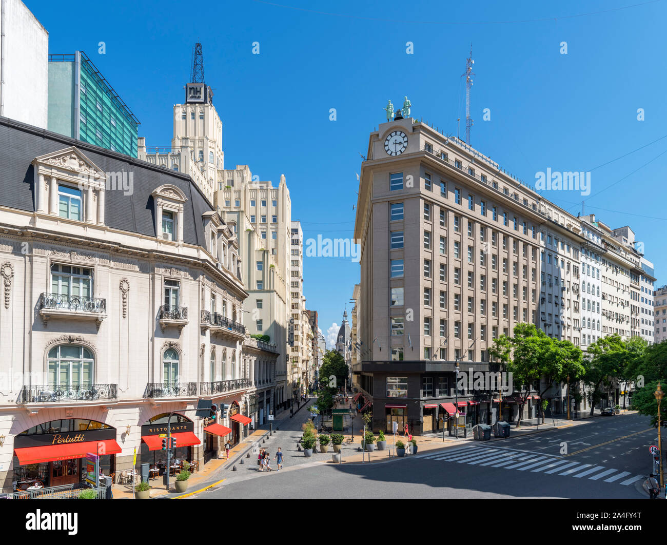 Blick vom Cabildo in Richtung Av. Pres. Julio a Roca und Calle Bolivar, Plaza de Mayo, Buenos Aires, Argentinien Stockfoto