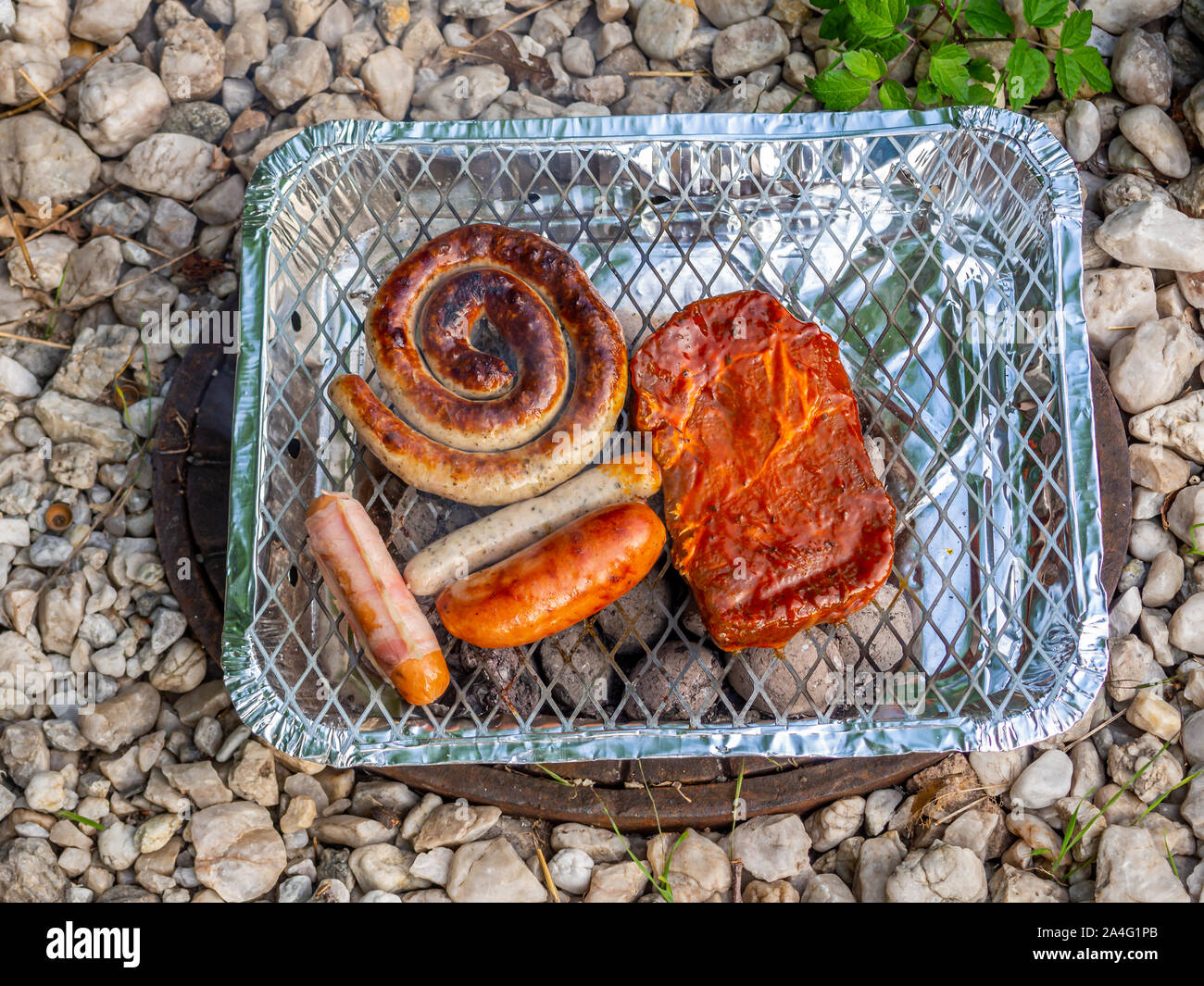 Picknick Grill Umweltverschmutzung, einweggrill Stockfoto