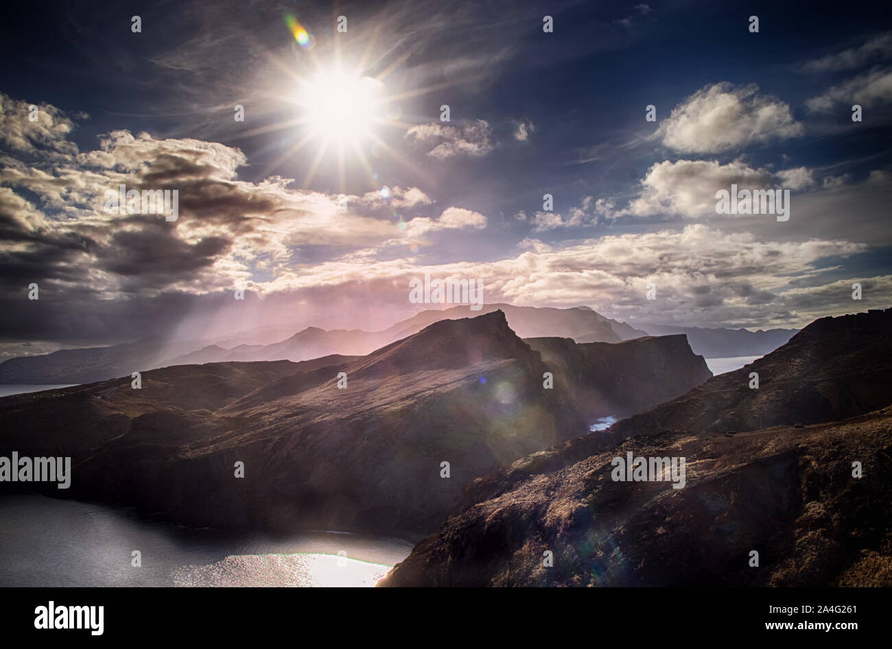 Sonnenuntergang über Madeira Insel Landschaft, Ponta de Sao Lourenco. Es ist eine herrliche Aussicht auf die Klippen, Portugal. Es ist eine natürliche Hintergrund. Stockfoto