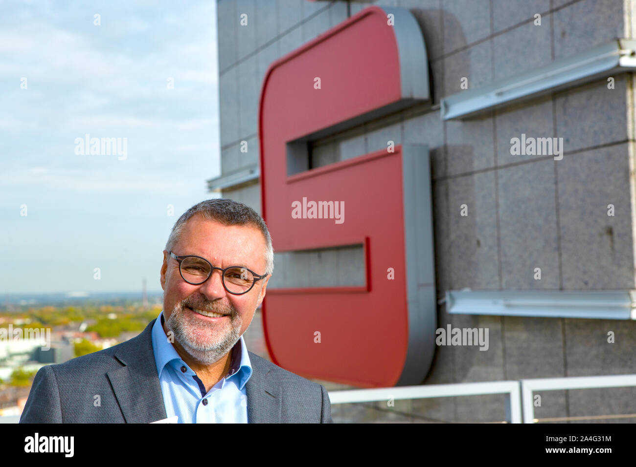 Helmut Schiffer Vorsitzender des Vorstandes Vorsitzender des Vorstandes der Sparkasse Essen. Der Vorstandvorsitzende e auf dem Dach des Haupt Stockfoto