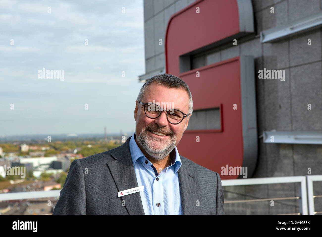 Helmut Schiffer Vorsitzender des Vorstandes Vorsitzender des Vorstandes der Sparkasse Essen. Der Vorstandvorsitzende e auf dem Dach des Haupt Stockfoto