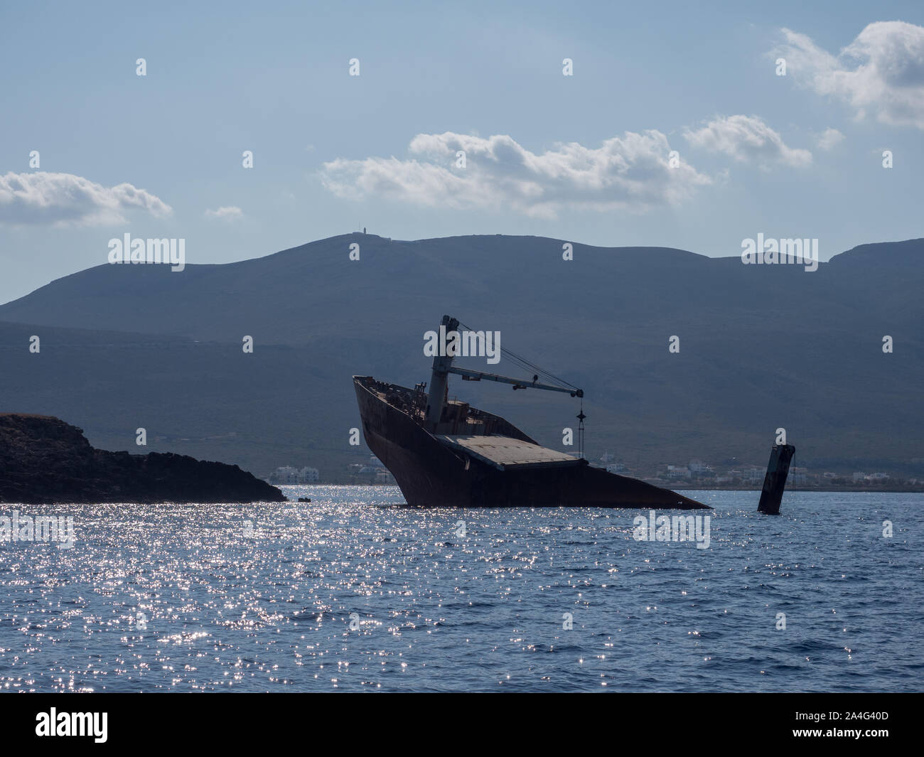 Schräger Blick auf die Silhouette ansehen Nordland Schiffswrack shipwreck off Kythera Felsen im Meer Wasser Griechenland Peloponnes Stockfoto