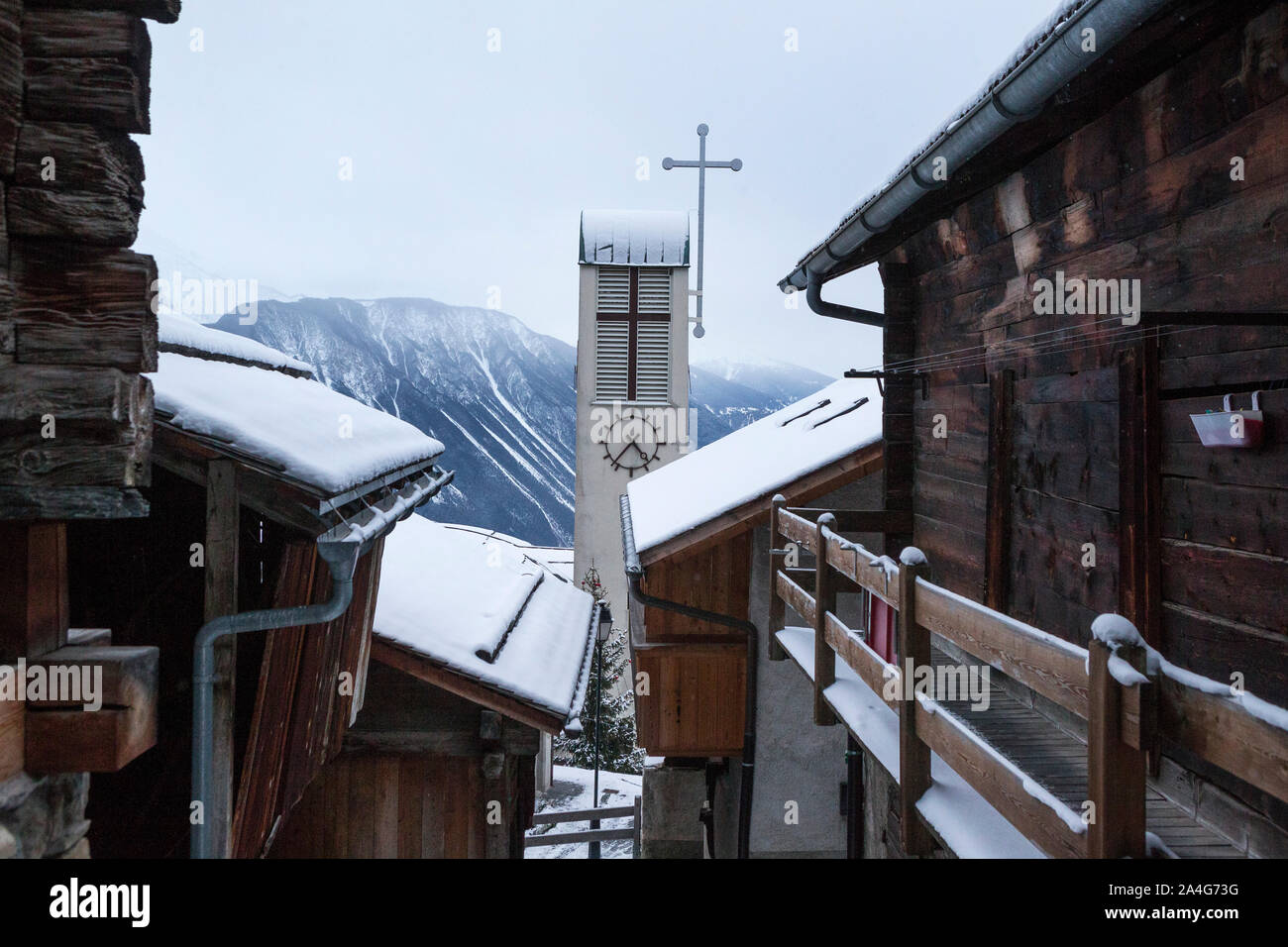 L'eglise ein Veysonnaz, Wallis, Suisse, Le Jeudi 30 Novembre 2017. Les habitant de Albinen votent oui financiere pour l'Aide aux nouveaux Venus qui viendraient vivre dans ce Village de 240 Einwohner. (Foto: Dominic Steinmann). Stockfoto