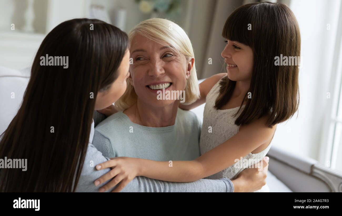 Happy 3 Generationen Familie Frauen Freizeit gemeinsam zu verbringen. Stockfoto