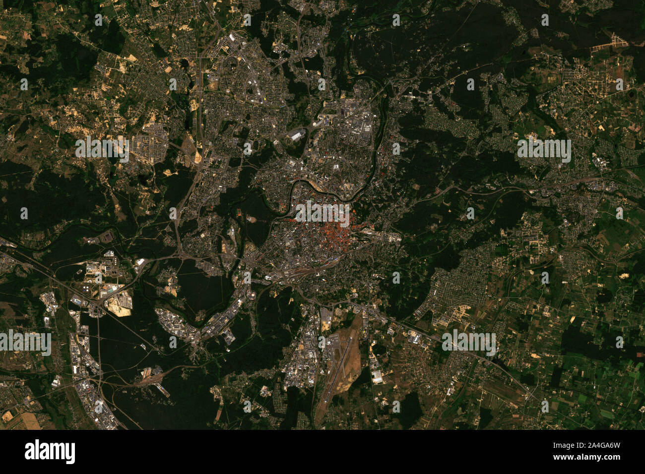 Vilnius, die Hauptstadt von Litauen, vom Weltraum aus gesehen - enthält geänderte Copernicus Sentinel Data (2019) Stockfoto