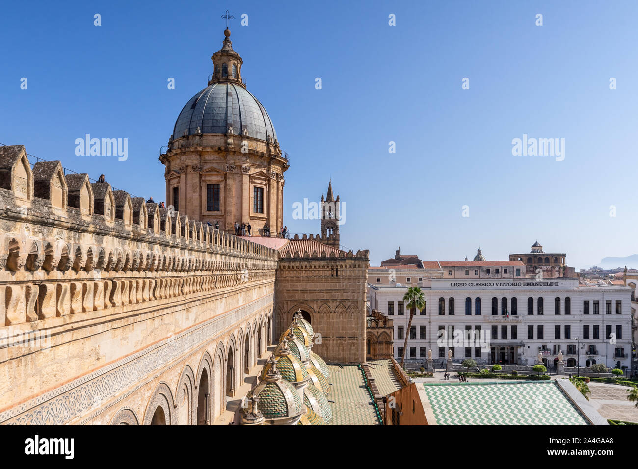 Palermo, Sizilien - März 23, 2019: Blick auf die Kathedrale von Palermo oder Kathedrale Palermo dome Struktur in einer schönen sonnigen Nachmittag in Palermo. Stockfoto