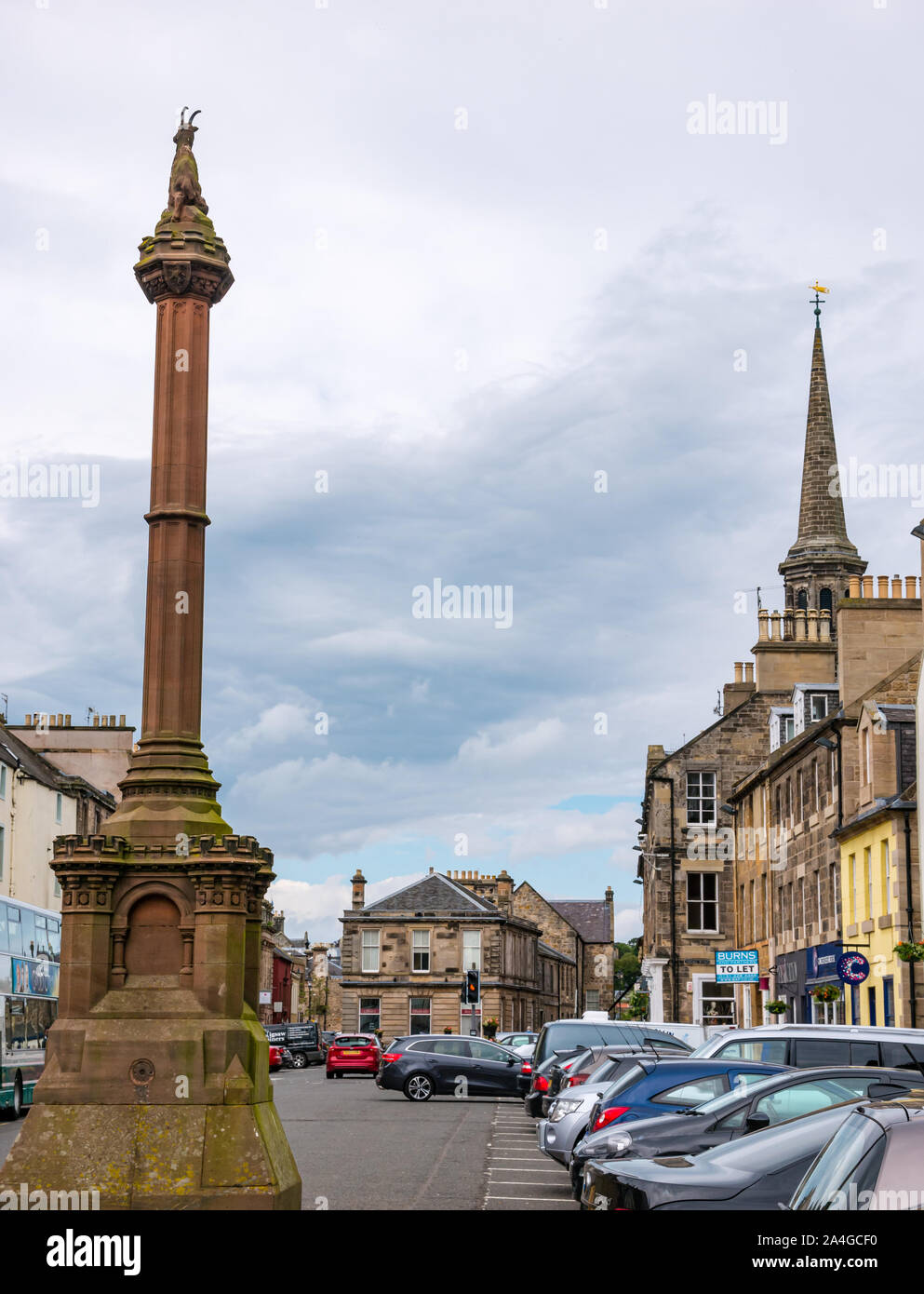 Historischen Mercat (Markt) Kreuz mit Ziege Stadt Symbol, High Street, Haddington, East Lothian, Schottland, Großbritannien Stockfoto