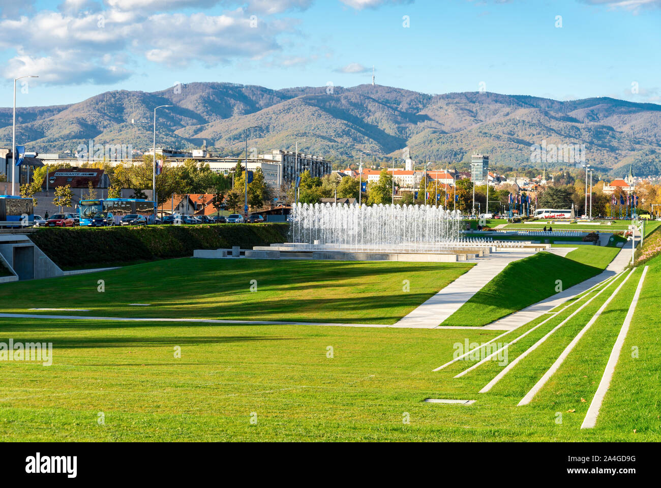Brunnen Gasse und schönen grünen Rasen an der südlichen Seite der Stadt, Zagreb, Kroatien Stockfoto