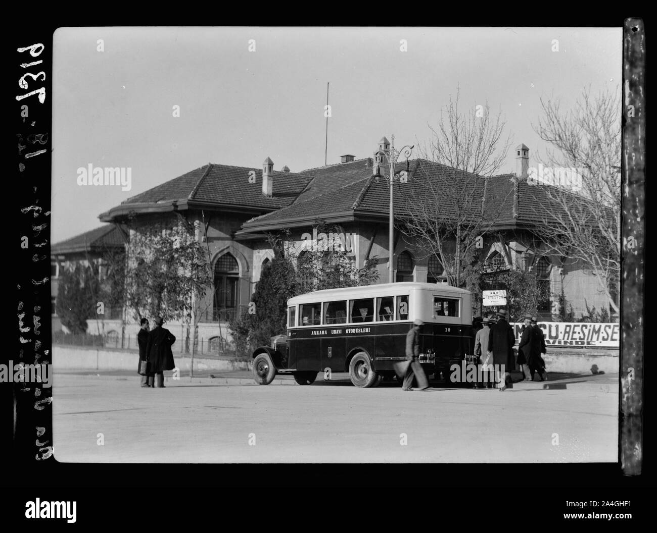 Die Türkei. Ankara. Ein altes Parlamentsgebäude. Bus vor Stockfoto