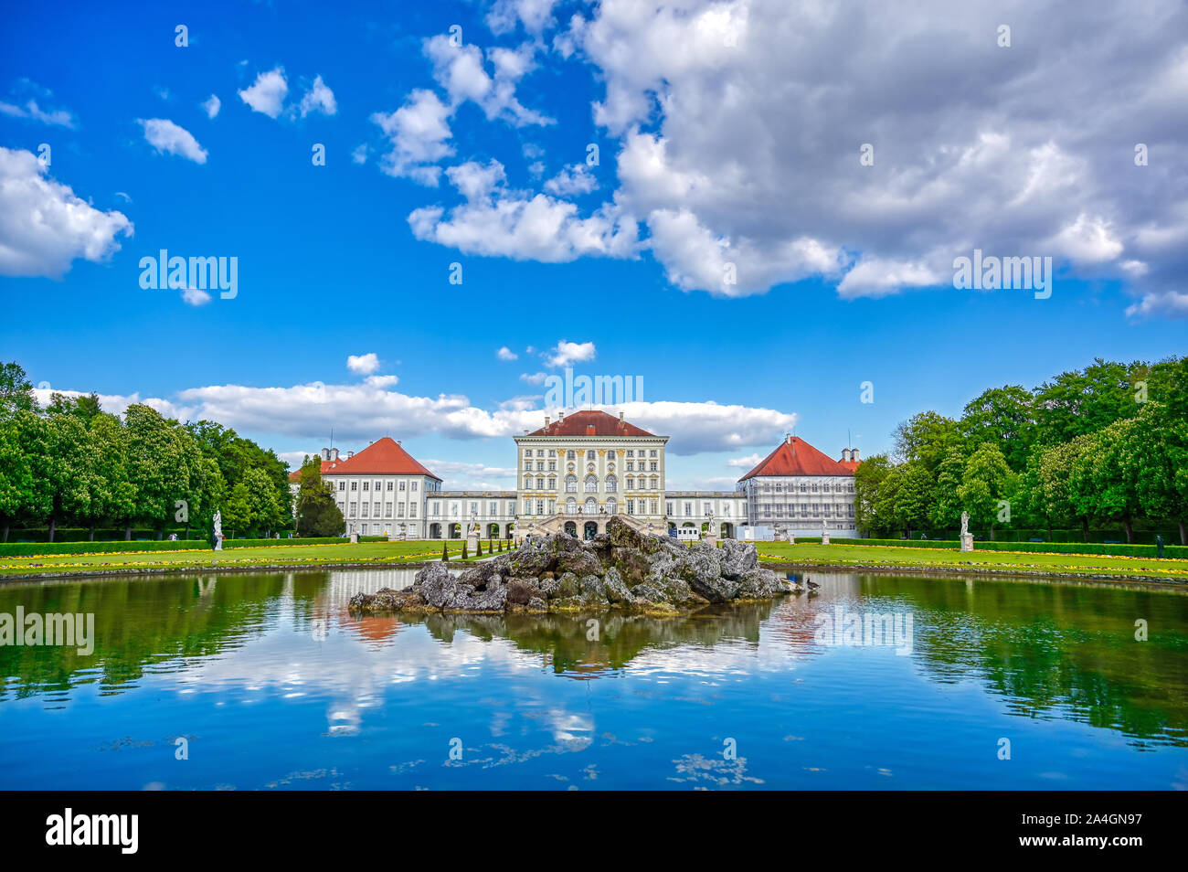 München, Deutschland - 13. Mai 2019 - Das Schloß Nymphenburg, Schloss Nymphenburg, ist ein Barockschloss in München, Bayern, Süddeutschland. Stockfoto
