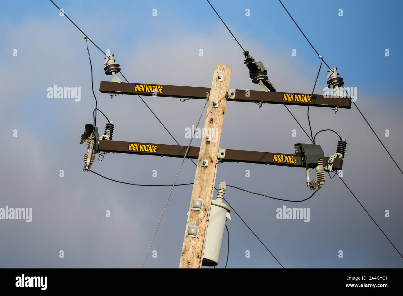 Southern California Edison Hochspannung elektrische Strommasten und Leitungen in einem ländlichen Gebiet Stockfoto