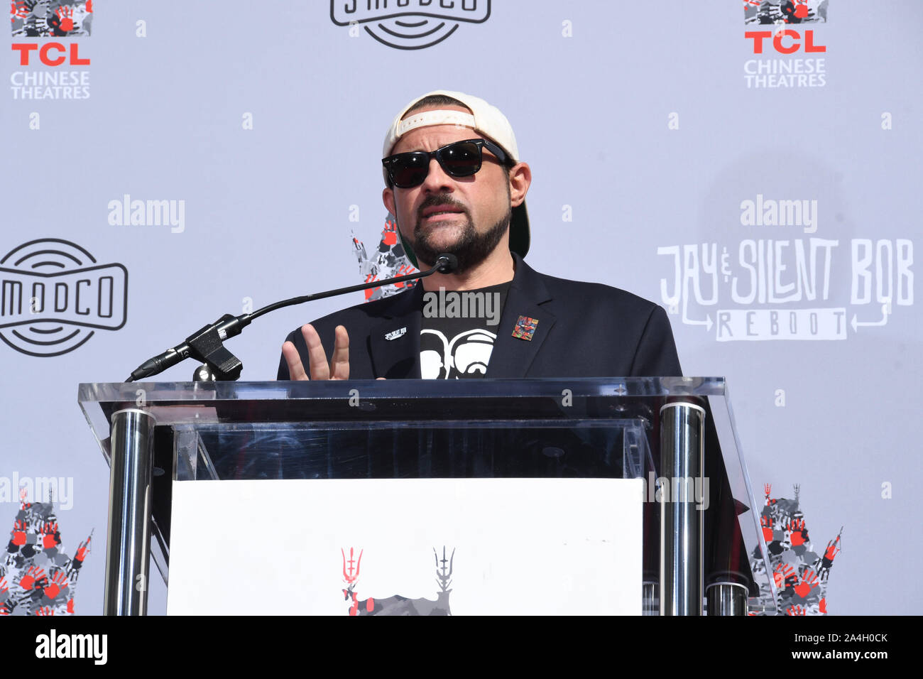 Los Angeles, USA. 13 Okt, 2019. Kevin Smith. Kevin Smith, Jason Mewes Hände und Footprint Zeremonie bei TCL Chinese Theater. Photo Credit: Birdie Thompson/AdMedia/MediaPunch Credit: MediaPunch Inc/Alamy leben Nachrichten Stockfoto