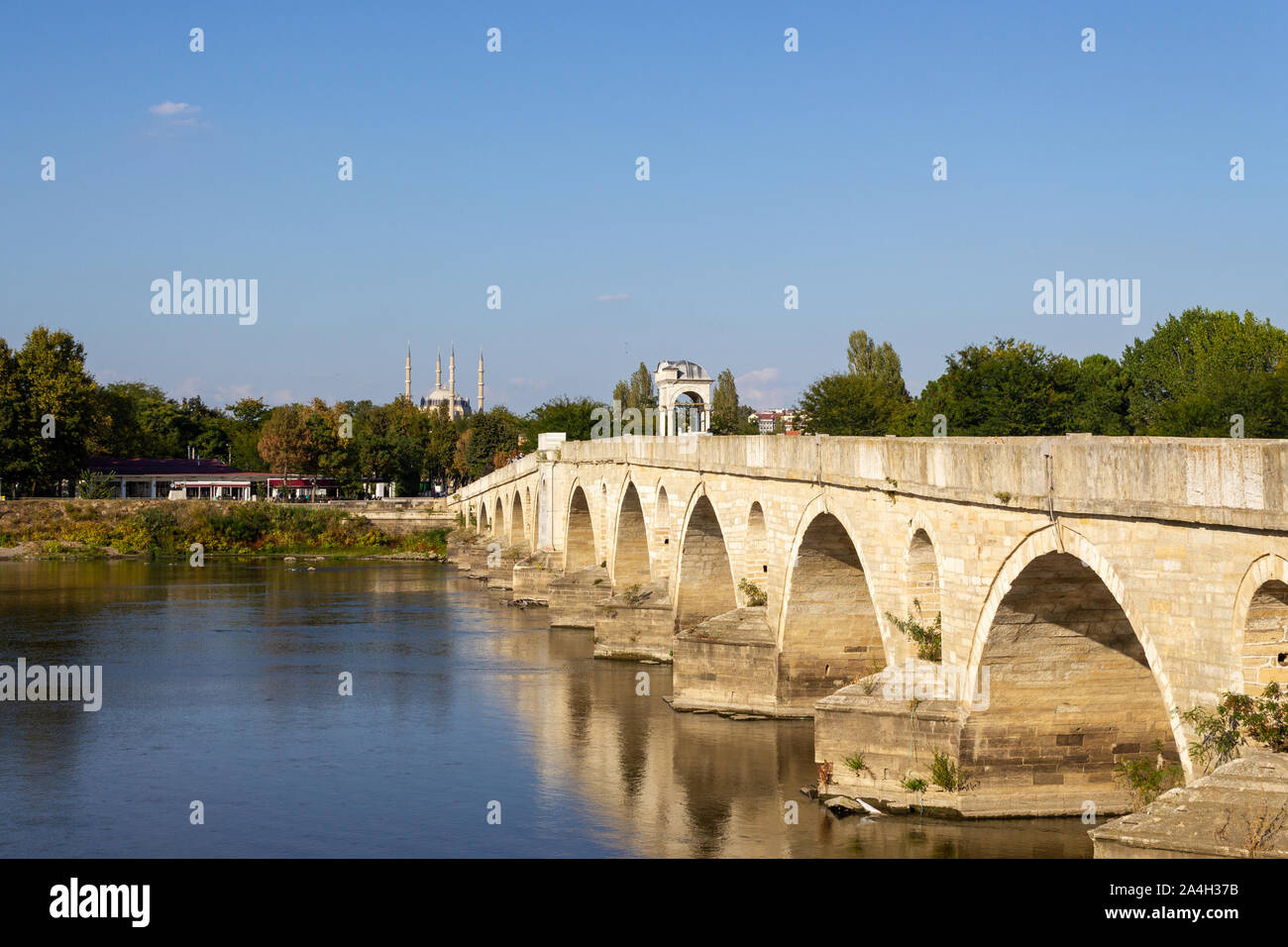 Historische alte Meric Brücke auf Meric River. Edirne, Türkei Stockfoto