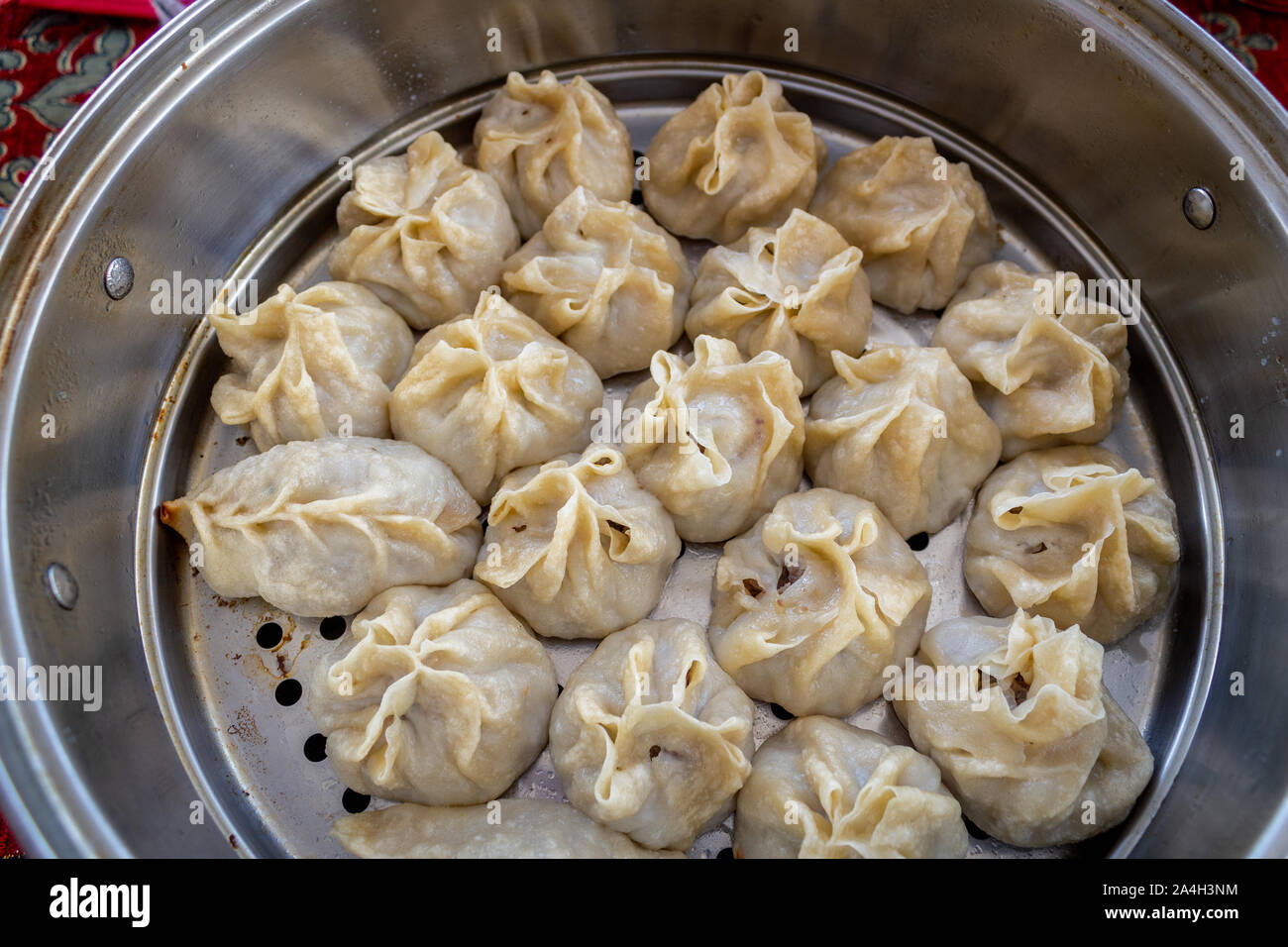 Zentralasien traditionelles Essen; Ravioli, Manti, Khinkali Stockfoto