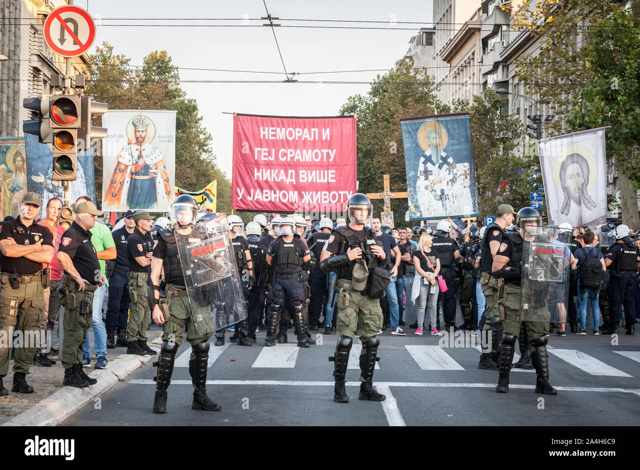 Belgrad, SERBIEN - September 15, 2019: Anti-homosexuelle Demonstranten vom orthodoxen Extremisten und ganz rechts an einer Demonstration gegen die Gay Pride halten Bann Stockfoto