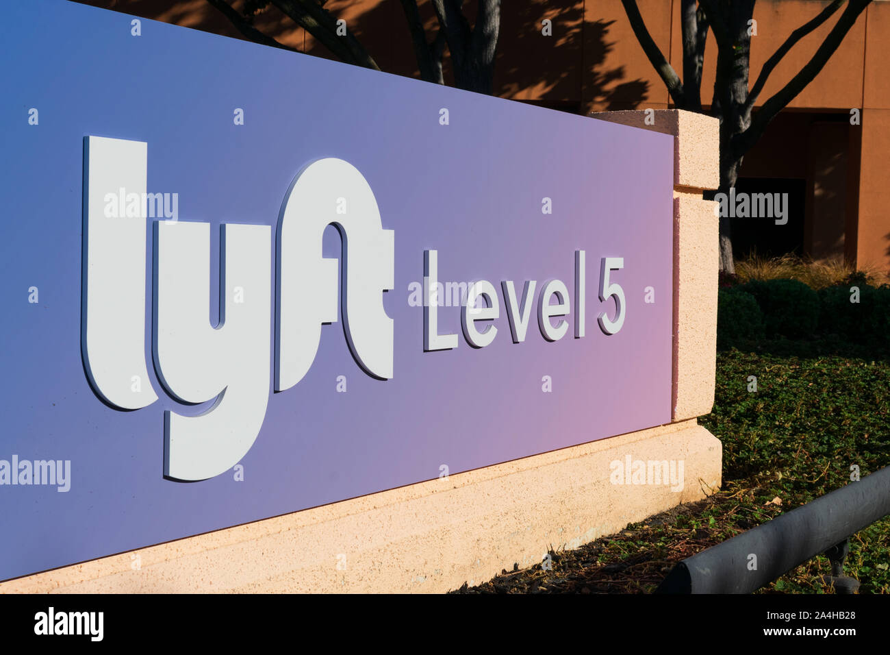 Lyft Level 5-Schild in der Nähe Engineering Center und Selbstfahrer Abteilung der Firma ridesharing Lyft Inc im Silicon Valley Stockfoto