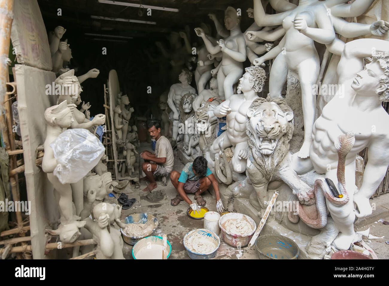 Hindu-Goddess Durga Idol wurde für das Festival Durga Puja in einem Kunsthandwerker-Studio in der Gegend von Kumartuli in Kolkata, Indien, geschaffen Stockfoto