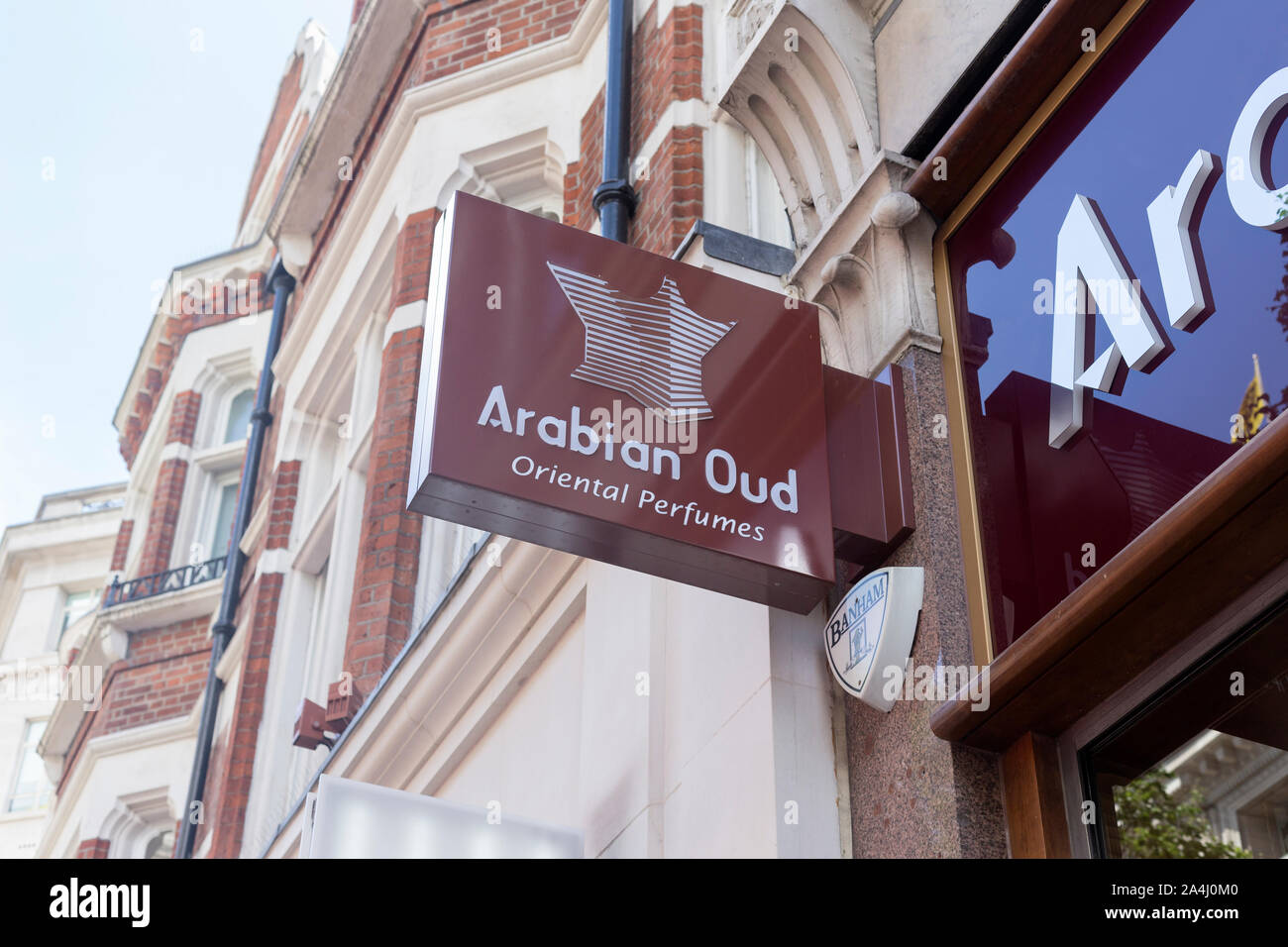 Arabische Oud Zeichen logo, London, England Stockfoto