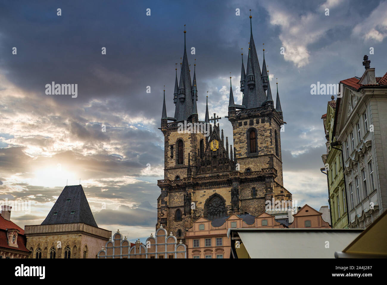 Die Kirche Unserer Lieben Frau (Tyn) in Prag - Tschechische Republik Stockfoto