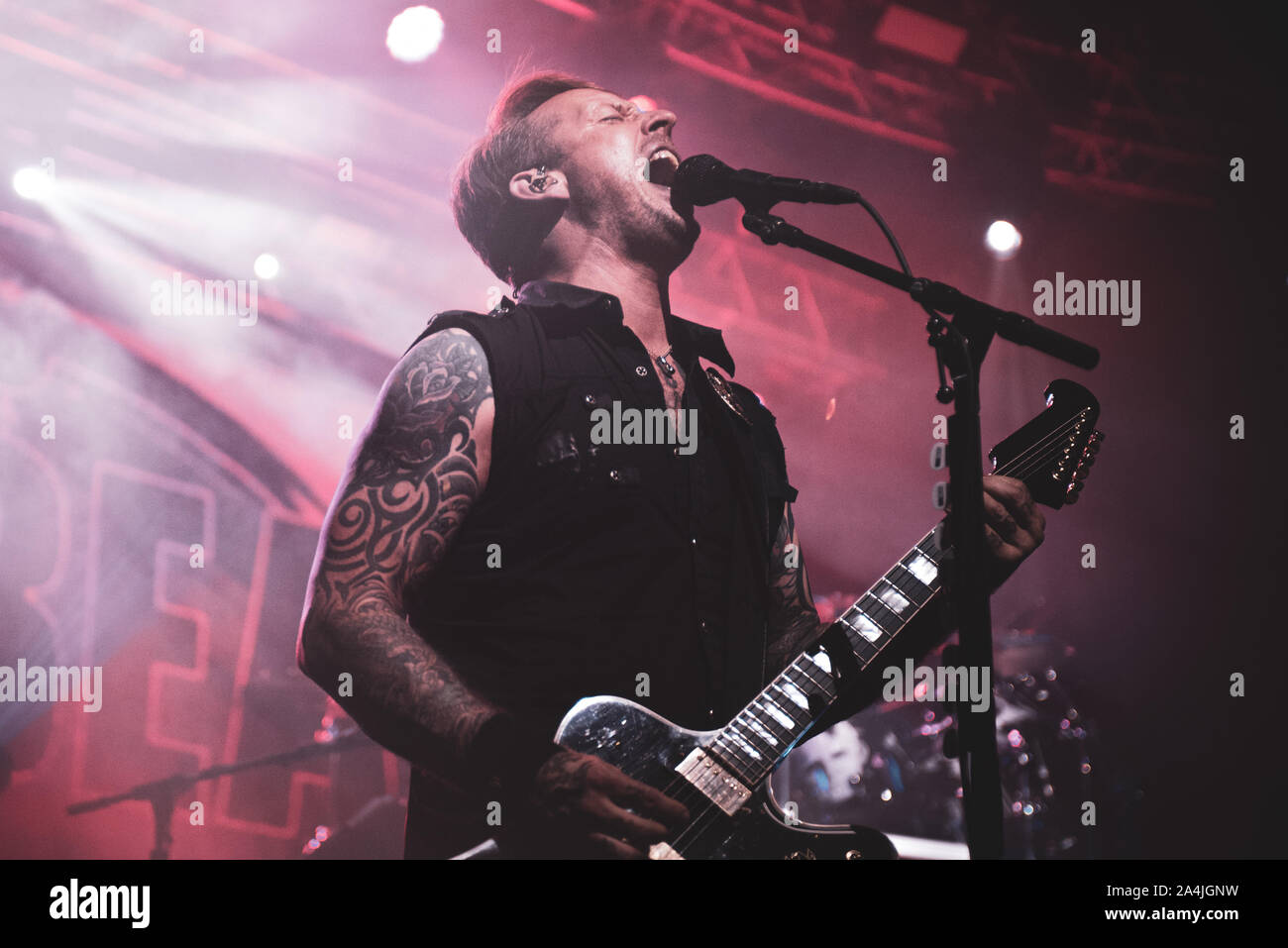 FABRIQUE, Milano, Italien - 2019/10/14: Michael Poulsen der dänischen Band Volbeat live auf der Bühne Fabrique, für das Zurückspulen Replay Reboud band Tour 2019 Stockfoto