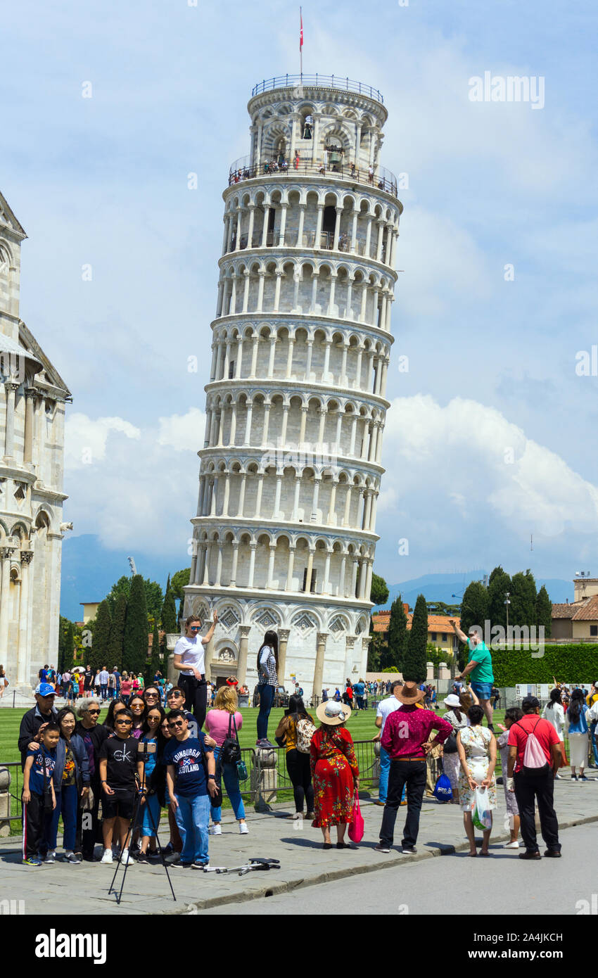 Italien, Toskana, Pisa, der schiefe Turm auf der Piazza dei Miracoli Stockfoto