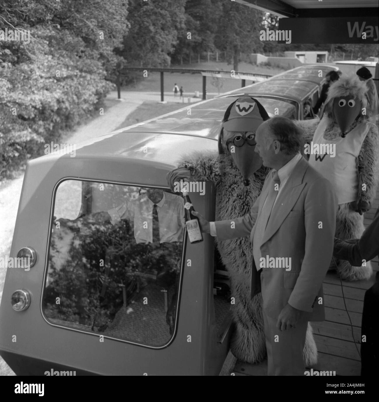 Die Wombles mit Lord Montagu bei der Eröffnung von Beaulieu Monorail 1974. Stockfoto