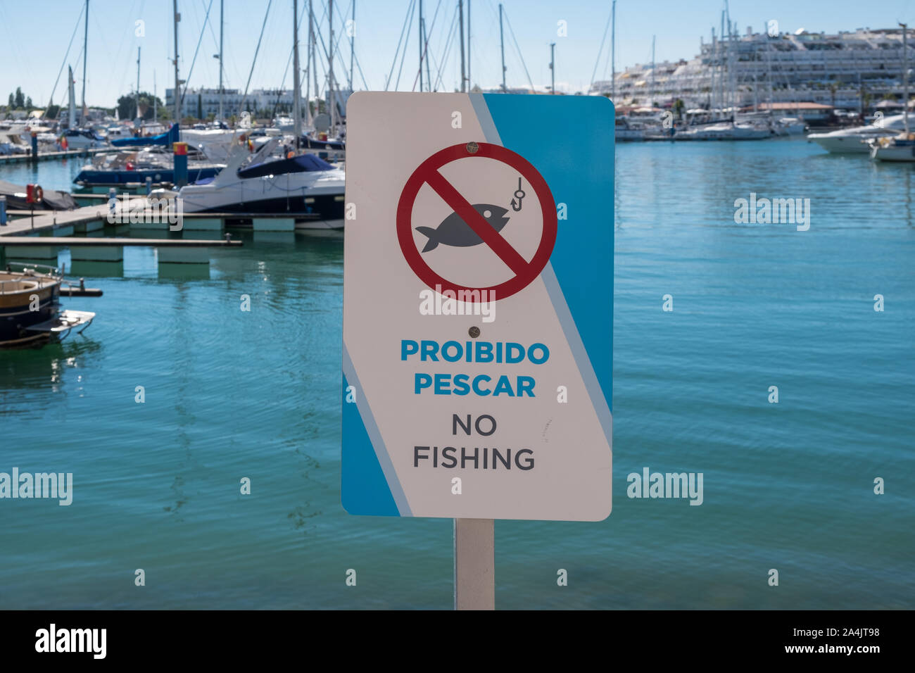 Keine Fischerei Schild am Yachthafen von Vilamoura an der Algarve, Portugal Stockfoto