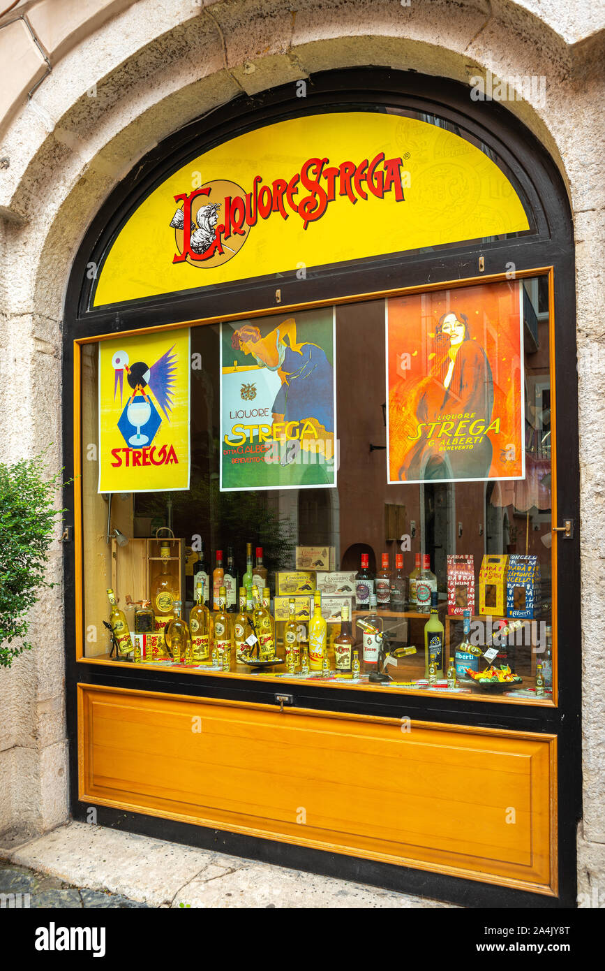 STREGA ALBERTI store, Benevento Stockfoto