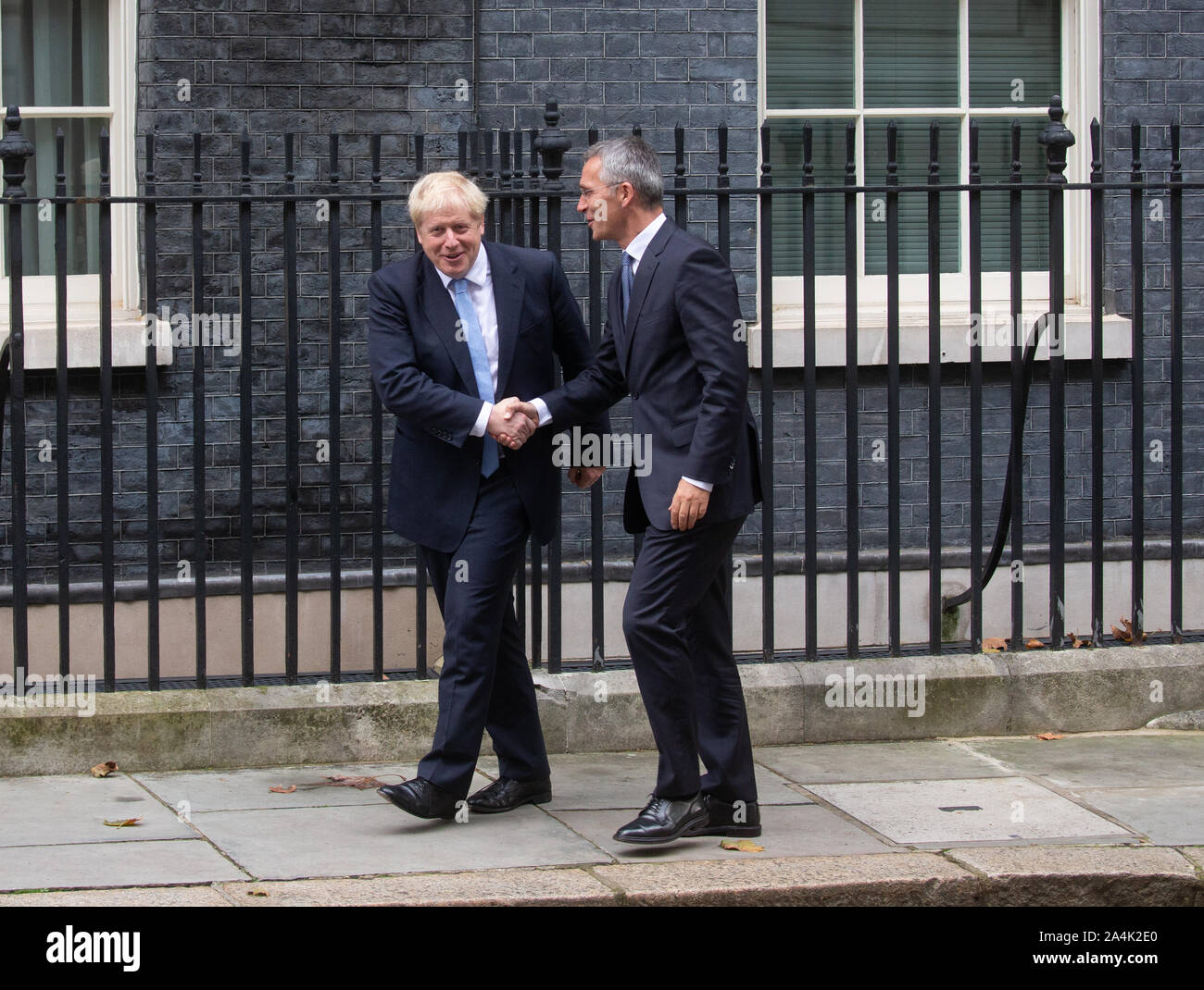 London, Großbritannien. 15 Okt, 2019. Der britische Premierminister, Boris Johnson trifft NATO-Generalsekretär, Jens Stoltenberg für Gespräche in Downing Street 10. Credit: Tommy London/Alamy leben Nachrichten Stockfoto