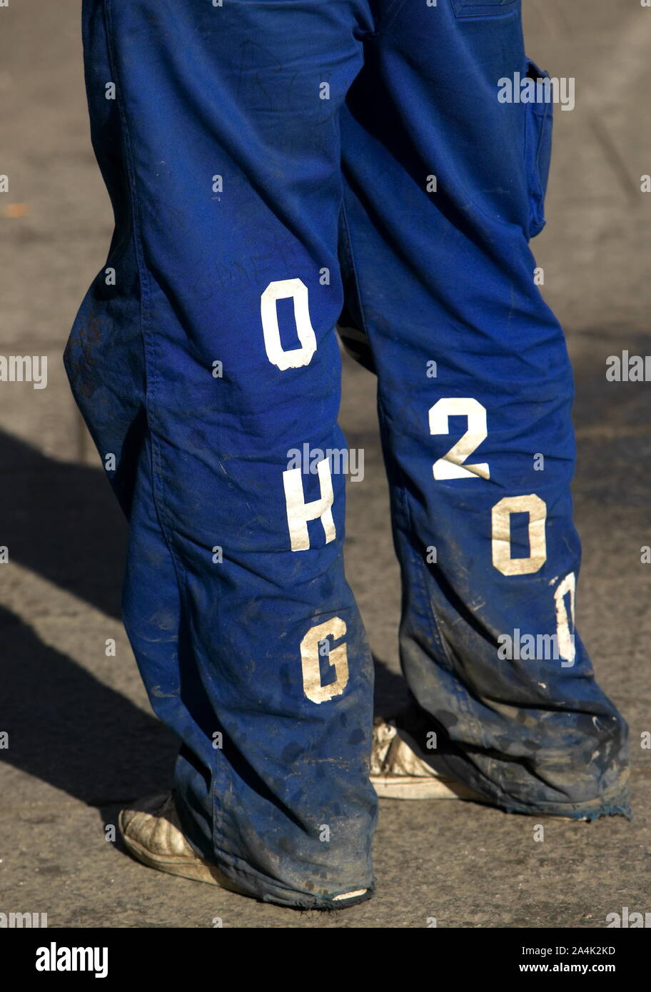 Russ - Absolvent Sekundarstufe - schmutzige Hose. Stockfoto