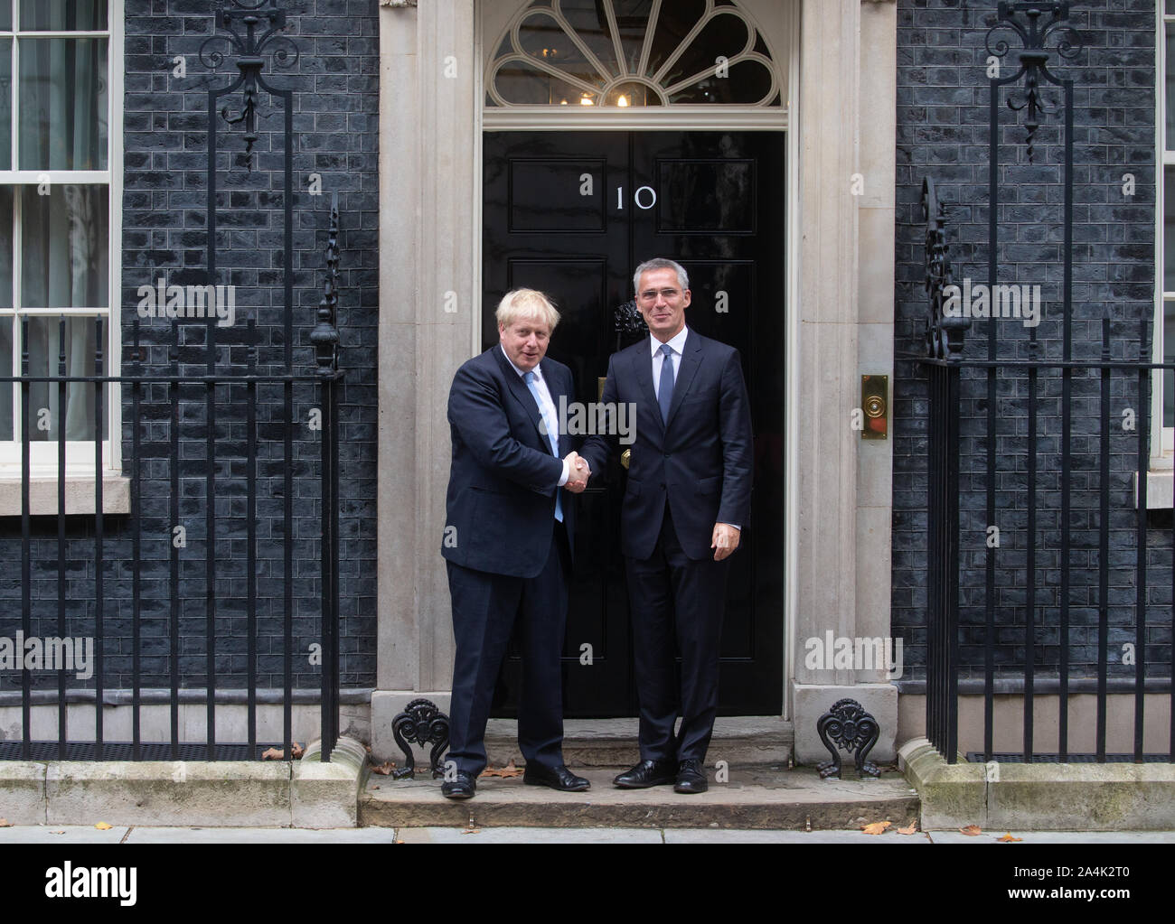 London, Großbritannien. 15 Okt, 2019. Der britische Premierminister, Boris Johnson trifft NATO-Generalsekretär, Jens Stoltenberg für Gespräche in Downing Street 10. Credit: Tommy London/Alamy leben Nachrichten Stockfoto