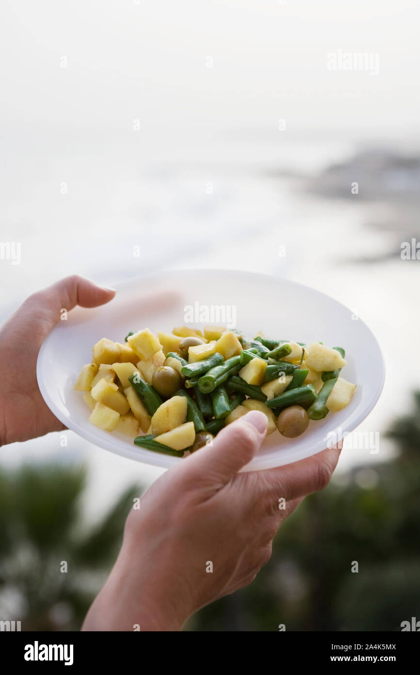 Salat auf einem Teller Stockfoto