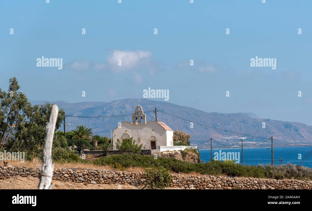 Koutsouros, südlichen Kreta, Griechenland. Oktober 2019. Eine kleine Kirche in der Nähe der Küstenstadt Koutsouros Stockfoto