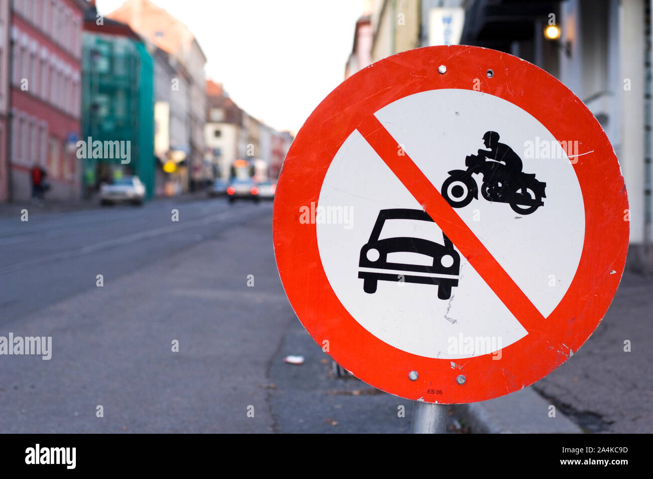 Keine Autos, keine Motorräder. Verkehrsschild. Stockfoto
