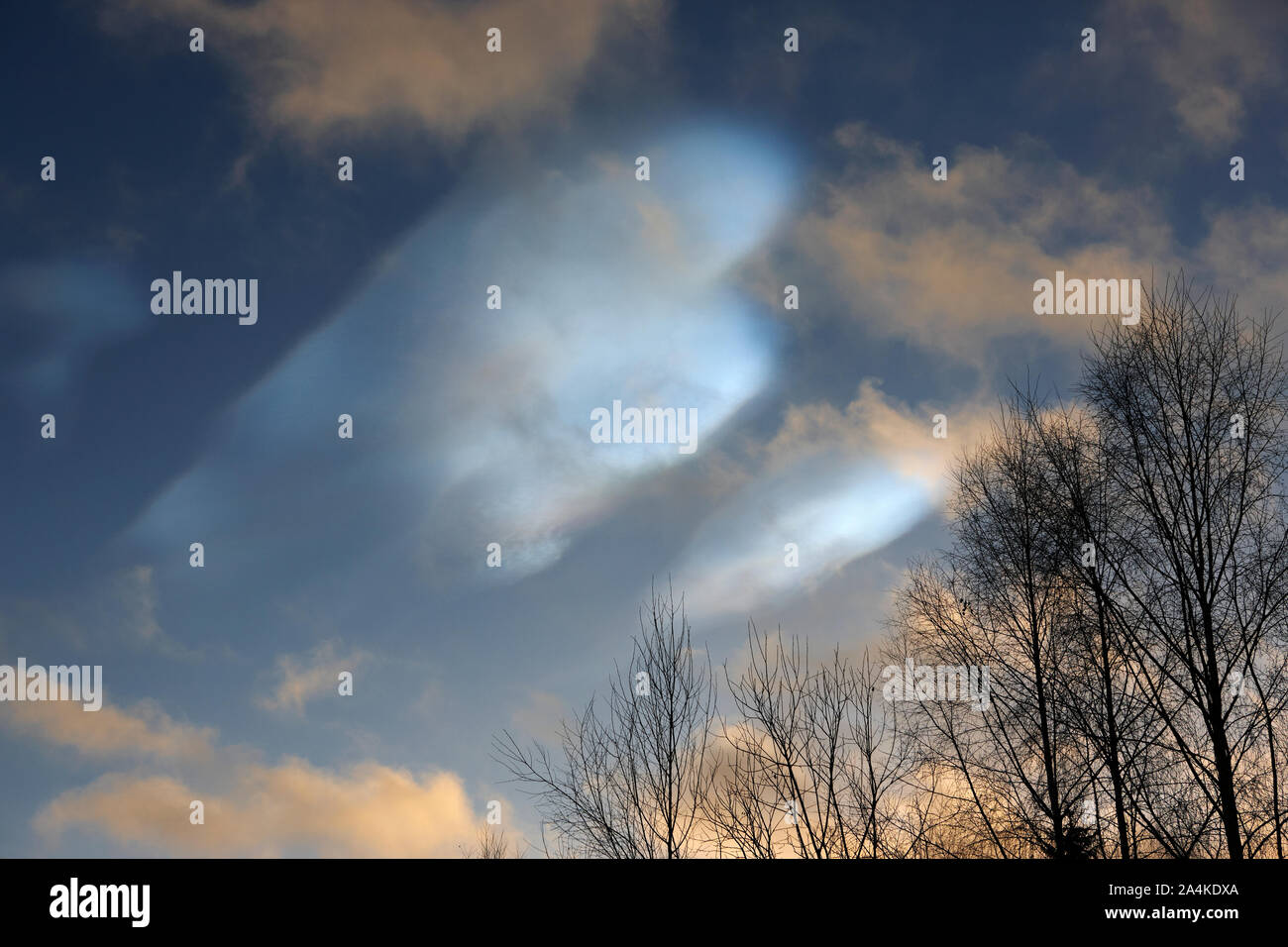 Perlmutt Wolken über Akershus Stockfoto