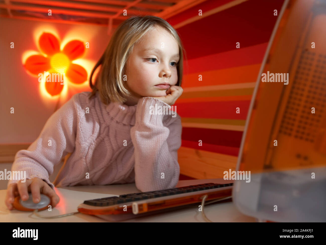 Mädchen mit computer Stockfoto