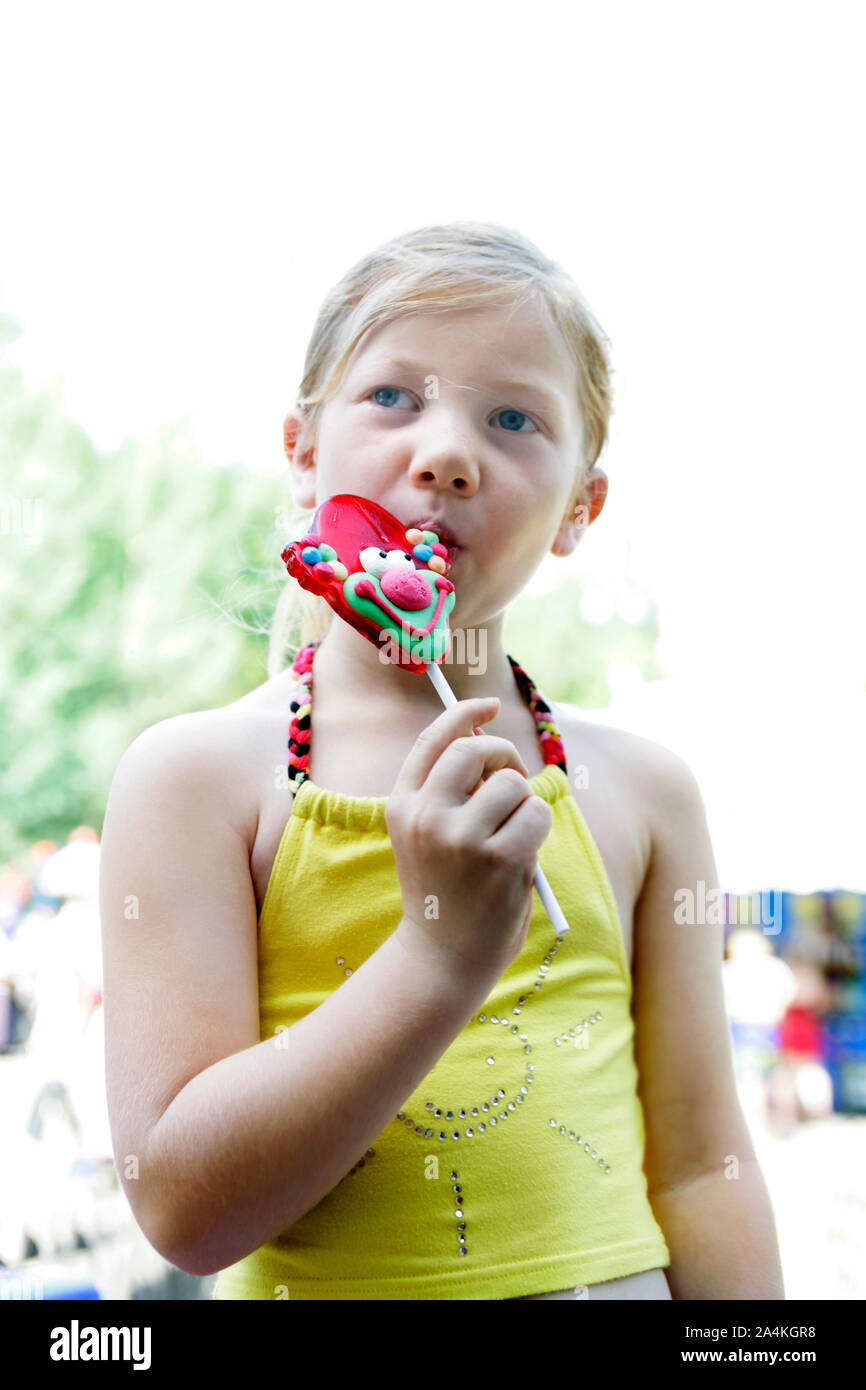 Mädchen mit lollipop Stockfoto